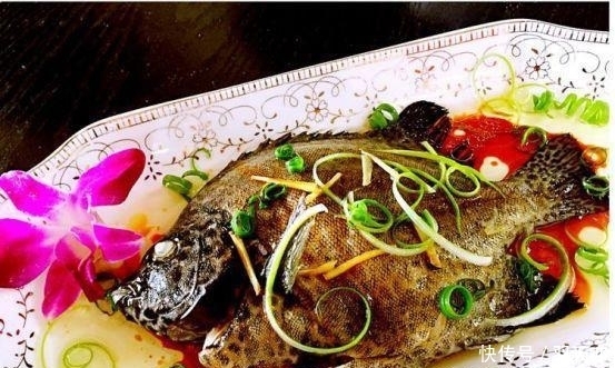  红椒|家常菜是一个普通而美味的城市。很好吃，也很容易做。很受家庭欢迎