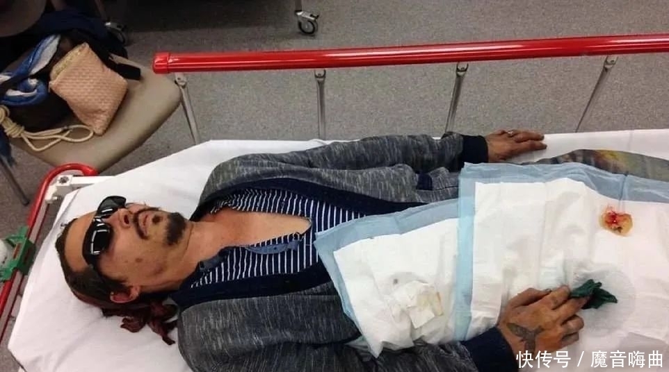 用头撞|庭审第三天:德普承认婚后出轨并对前妻使用暴力,海后曾帮他戒毒