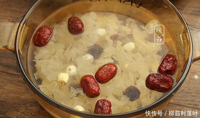 皮肤|秋后干燥缺水,女人多喝这碗羹,价格不贵好处多,清甜顺滑又解馋