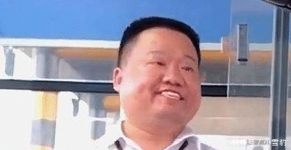 压力|“收费员职业假笑”视频大火,当事人目前已报警:拍摄者侵犯个人肖像权