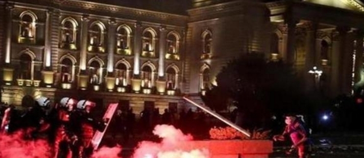 悲剧|塞尔维亚抓捕大量美国“暗桩”!“实锤”美企图颠覆塞政权,重演1999年悲剧