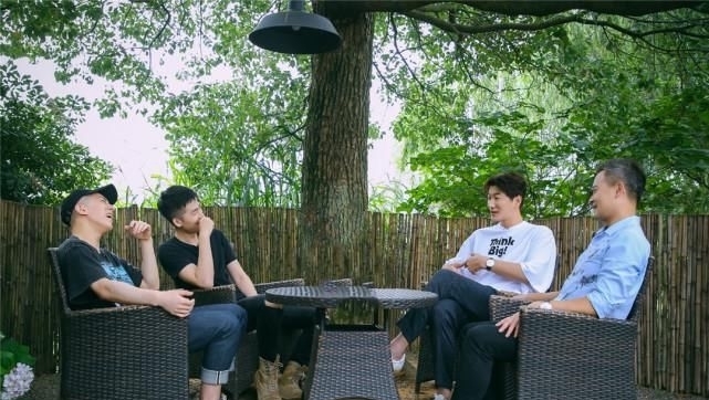 CP|赵丽颖调侃、黄晓明认证,《中餐厅》首对“奇奇怪怪的CP”诞生了