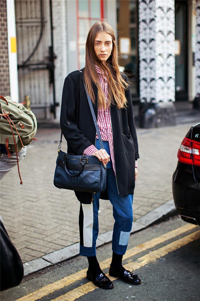 穿搭|别再穿“阔腿裤”了,很土!今年都在穿的是“倒装裤”,遮肉