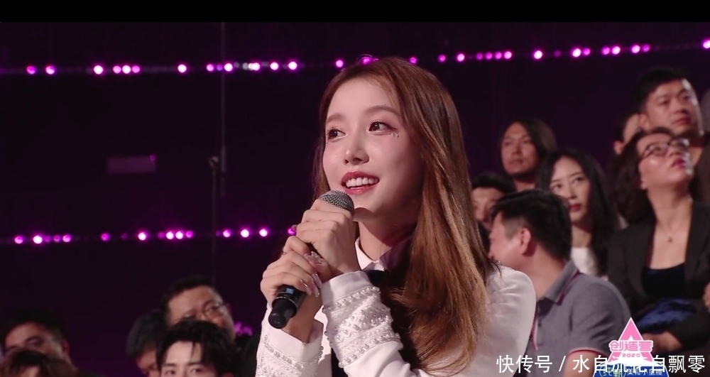 独自|姜贞羽秒登热搜第一!台下独自一个人观看成员跳舞,背影落寞引人心疼