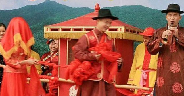  大学教授|雍正九代孙当大学教授，娶了远房姐姐当妻子，还自创了一门文学！