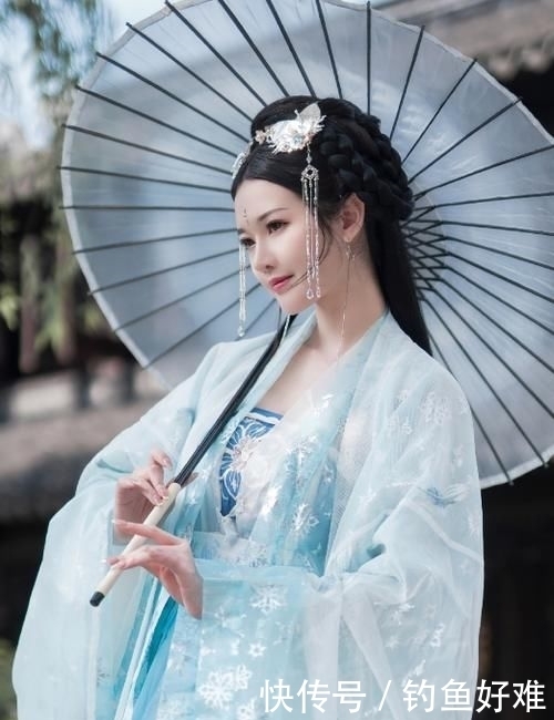 心动|身穿汉服的小姐姐,看她一颦一笑都是这么迷人,瞬间心动的感觉!