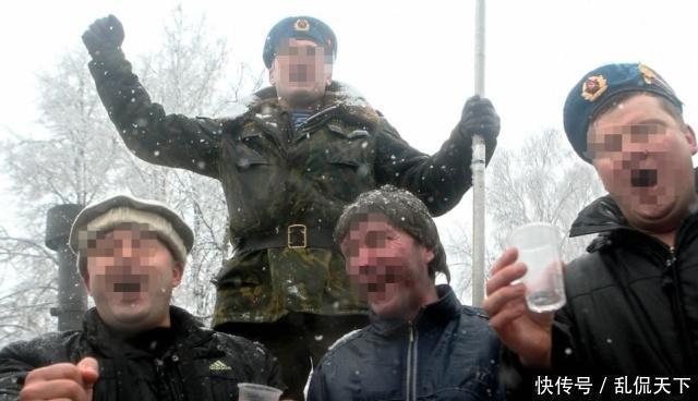 俄罗斯|俄罗斯人喜欢喝烈酒,学中国人一口闷一杯二锅头,当场就哭了