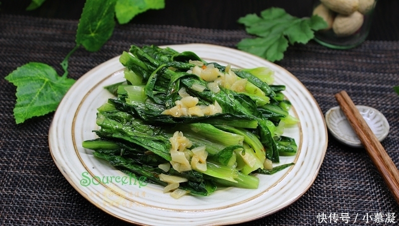 好吃|炒油麦菜时,多加一步,翠绿爽口,清香味美,比饭店还好吃