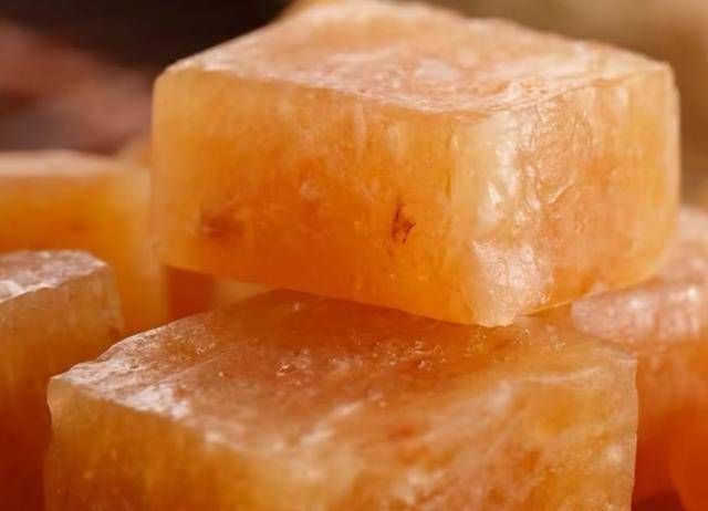 吐出来|大家都知道,网络上最难吃的零食是第一个吐出来的,第三个不好看