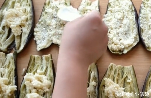 不用|茄子新做法，一次5斤不够吃，不用一滴油，开胃又下饭！