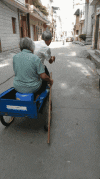 还要|搞笑GIF:拍完电影,这些尸体还要吗,不要就拿走了