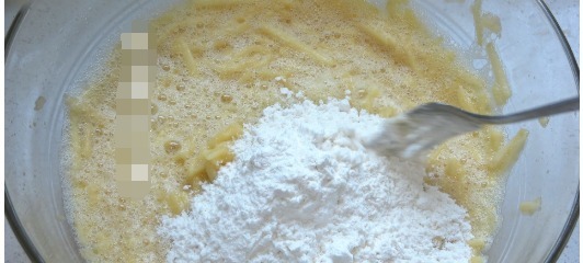 加上|多给孩子吃苹果,加上鸡蛋搅一搅,锅里一摊,孩子天天嚷着吃