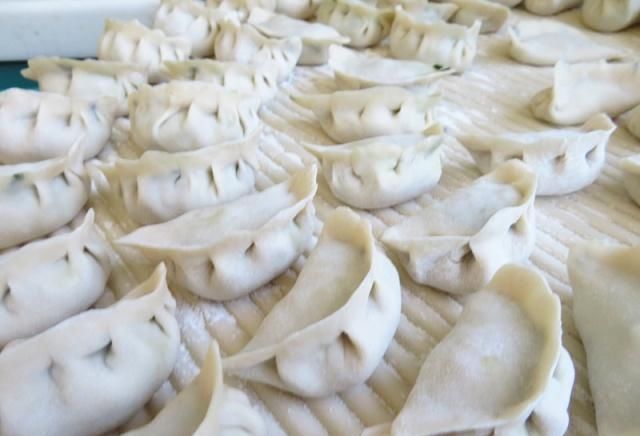 一口气|丈夫调饺子馅,韭菜里加了它,又香还不腻口,我一口气吃30个