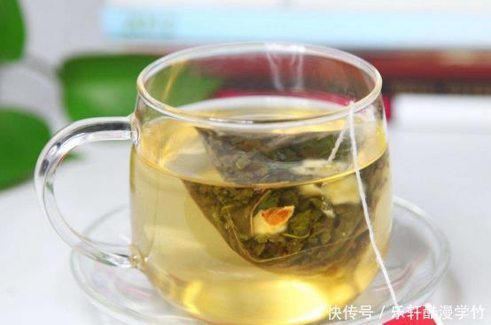  蛋糕|温柔的粉色甜品，蜜桃乌龙奶油蛋糕，可口浓郁入口醇香