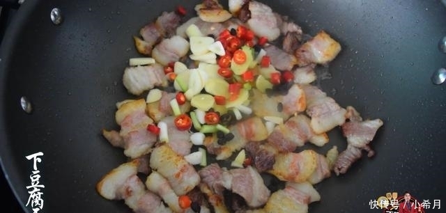  做法|五花肉炒豆腐最好吃的做法，简单美味又下饭，看看你喜欢吃不？