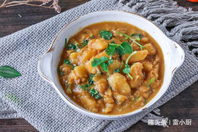 做法|土豆别再炒丝了,教你一种好吃的做法,开胃又解馋,一盘不够吃