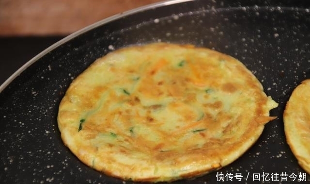 简单|吃早餐换个新花样,1根胡萝卜1根黄瓜,轻松做早餐饼,太好吃了