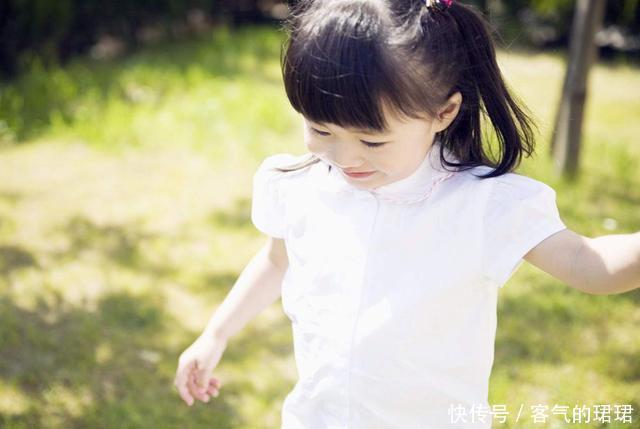 影响孩子|宝妈用自行车连撞女儿3次，并直言“是在教育她”，网友评论炸了