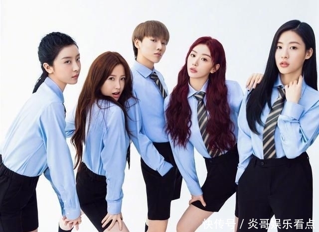 位置|青你2毕业照又来了!除了刘雨昕稳坐C位,其他前九的位置遭质疑