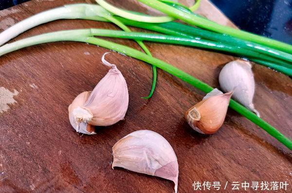 蒜茸|辣与不辣都香，这么美味的蒜茸茄子，看着就有食欲