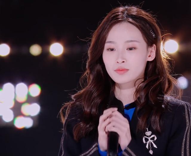  离开|离开美颜滤镜判若两人新一期节目里鹿晗显年纪，女练习生现原形