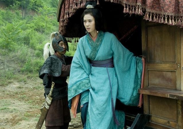 孙策|孙策26岁早夭,留下了20岁的大乔,孙权是怎样处置她的