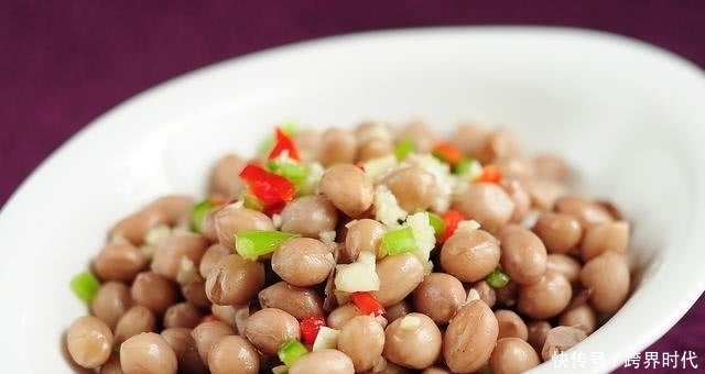 油炸花生|花生是吃生的好还是熟的好?吃错了可能会帮倒忙!