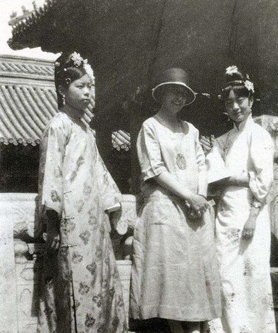 婉容|末代皇后婉容的日常服饰,图2是皇后朝服,图6是日本和服