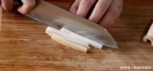  不腻|杏鲍菇别炒着吃了，教你一种新做法，外酥里嫩好吃不腻