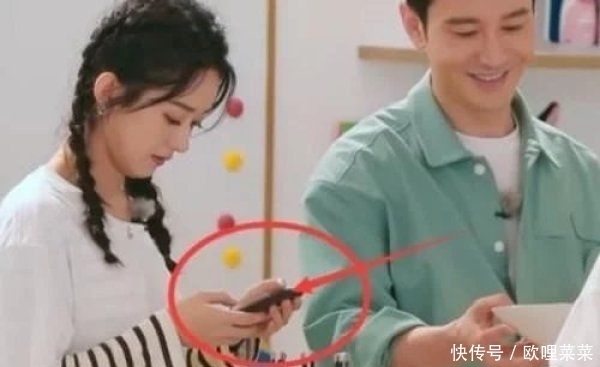 赵丽颖|赵丽颖《中餐厅》玩手机被骂,可得知她在干啥后,黑粉赶忙道歉