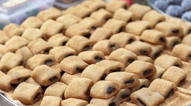 黄豆粉|一袋红豆沙半斤糯米粉,自己在家就可以做的驴打滚