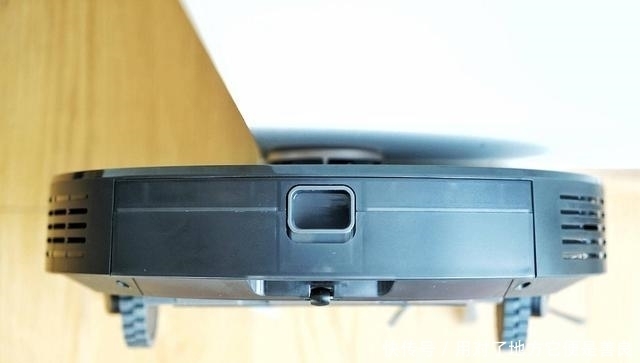 超大|由利扫地机器人新品评测:大水箱+大电池+超大吸力,给力之选?