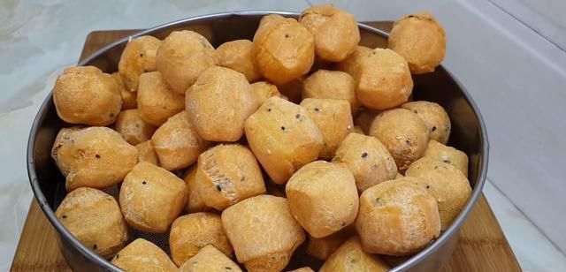 我家|我家面粉就爱这样做,加4个鸡蛋,做法比麻花简单,比油条都好吃