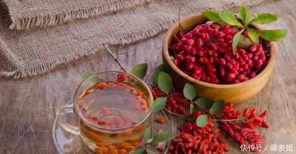 放进锅中|进入三伏天后,每天喝一碗银耳汤,防暑降温,清爽舒适一整天