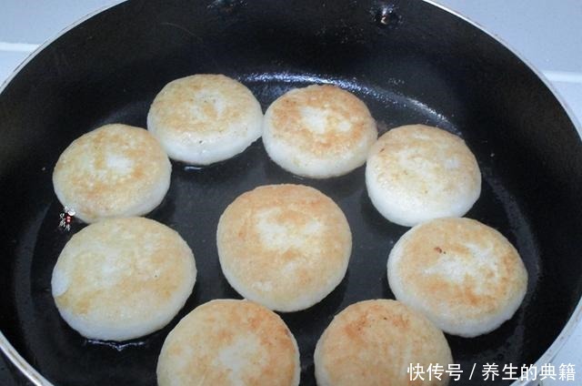 糯米粉|糯米粉这样做,比汤圆好吃多了,我家儿子连吃了5个才停嘴