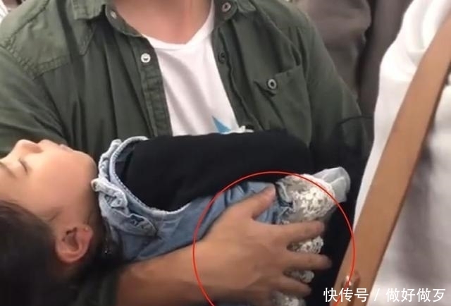 全程|爸爸带女儿坐地铁，全程一小时无人让座，一个举动让全车人动容