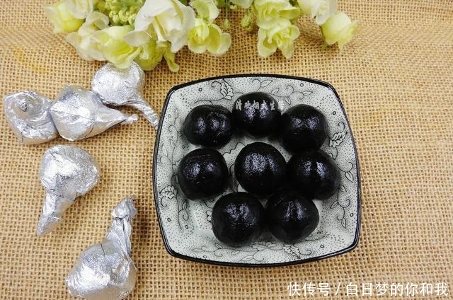 芝麻丸|夏天阳光好赶紧做它,做一次吃半年,每天吃气色好,头发乌黑亮泽