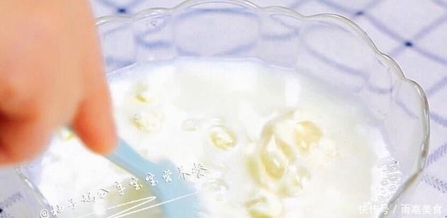 燕麦中|营养早餐这么做,无油无糖超简单,闺女闻着香气起床,一碗不够吃