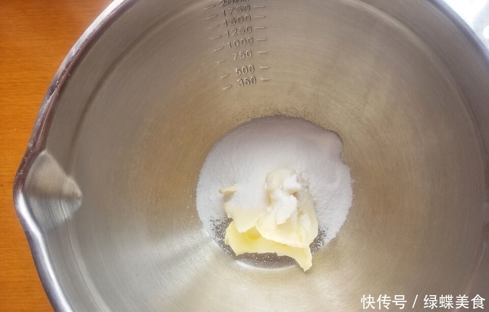 做成|鸡蛋别再炒着吃了,做成小零食,酥香可口,孩子一口气能吃10个
