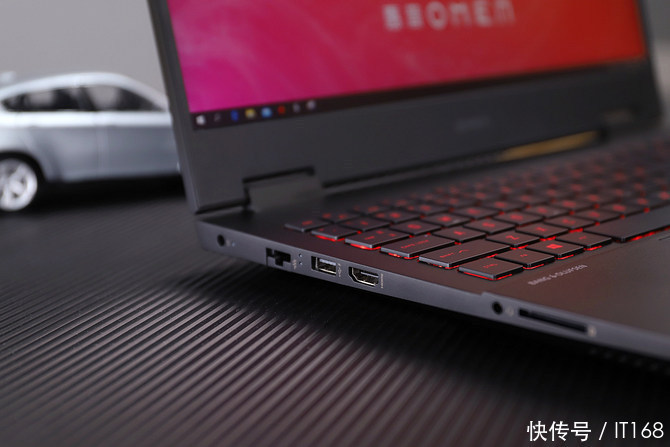 无惧|搭载十代酷睿移动版标压处理器的暗影精灵6 低调开黑 无惧挑战