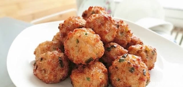  花椒水|过年炸肉丸有诀窍，除了面粉，此物也要放，不然丸子不酥脆不好吃