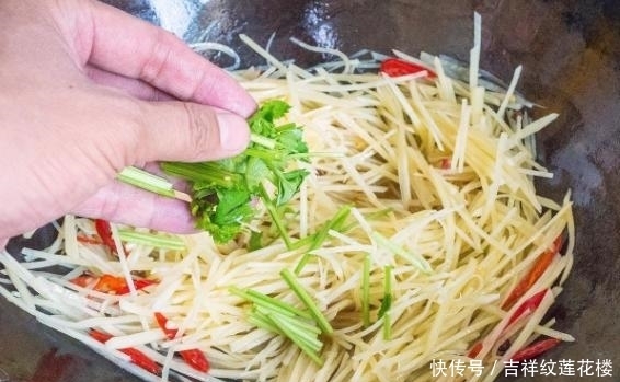 脆嫩|炒土豆丝,先放醋还是后放醋?教你正确做法,土豆脆嫩酸爽不粘锅