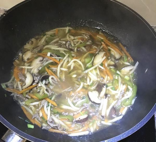 小吃|90后夫妻在英国卖“国产小吃”,每天排长队,老外:晚了吃不到