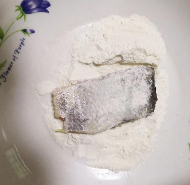 宅家|雨天宅家做美食，简单的干煎白鳞鱼吃出小幸福