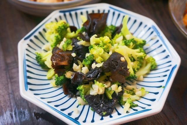 清淡|晒晒一家三口的晚餐,3菜1汤,清淡有营养,30分钟就做好