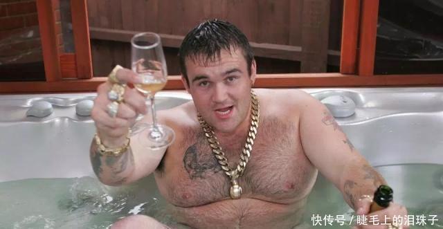 挥霍一空|19岁中奖8500万开始纸醉金迷，10年后挥霍一空，如今破产当工人！