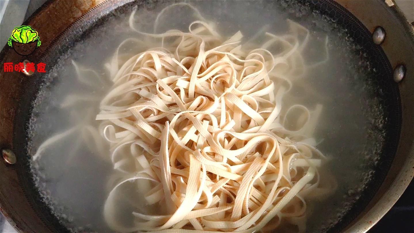 豆腐皮|豆腐皮别炒菜了,教你好吃做法,我家一周吃5次,真的是太解馋了