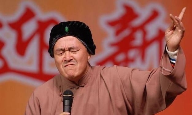  女儿|她离开赵本山之后，又与潘长江合作，今带着女儿一起走红