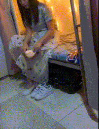 女神|搞笑GIF:美女,怎么可以这样,你可是我心中的女神啊