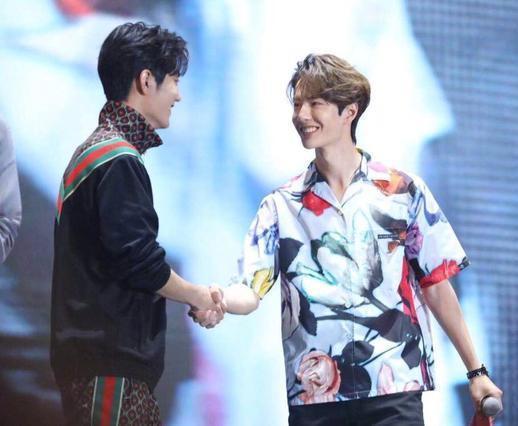 粉丝|快本花絮,王一博吐槽肖战一点不帅年龄有点大!被肖战笑着追打